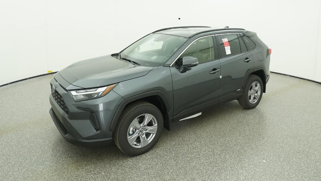 2025 Toyota RAV4 XLE's photo