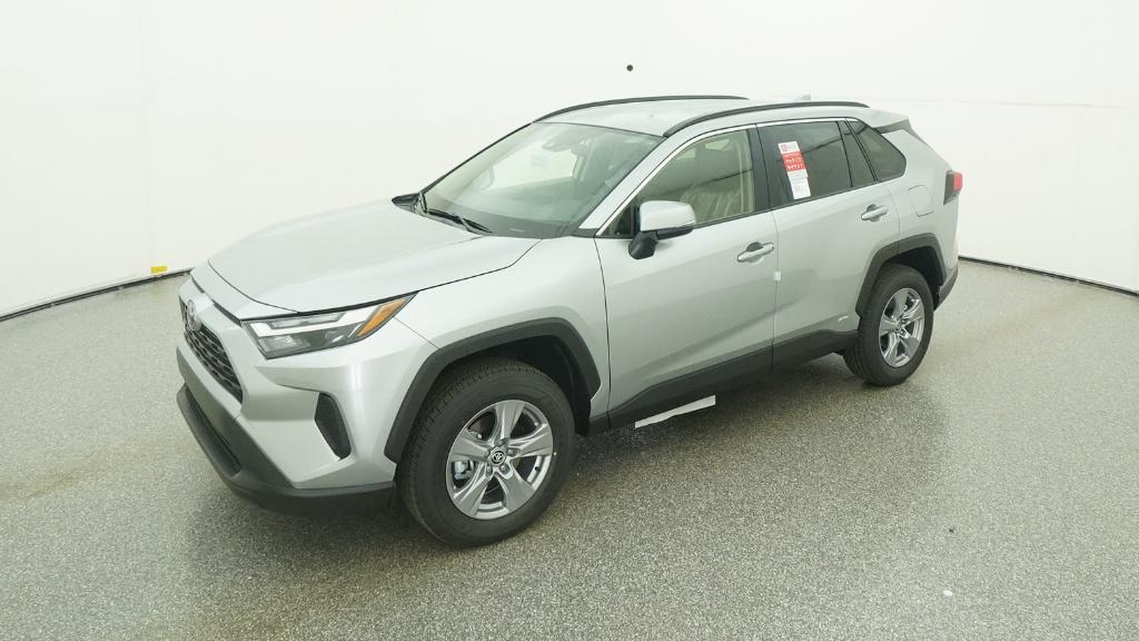 2025 Toyota RAV4 XLE's photo