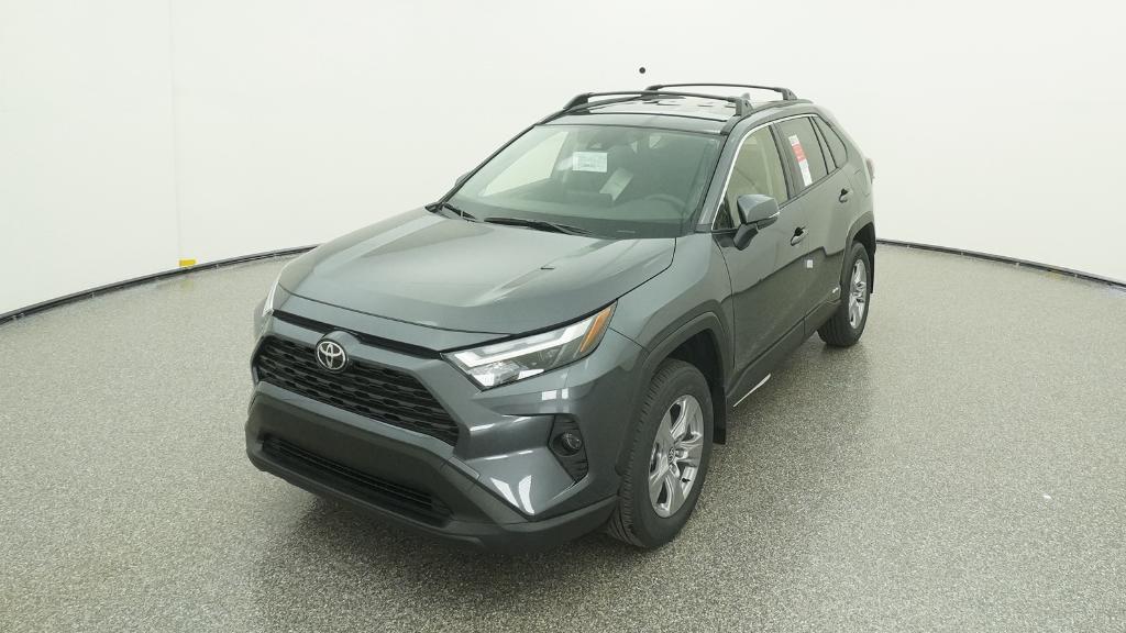 2025 Toyota RAV4 Hybrid XLE photo 4