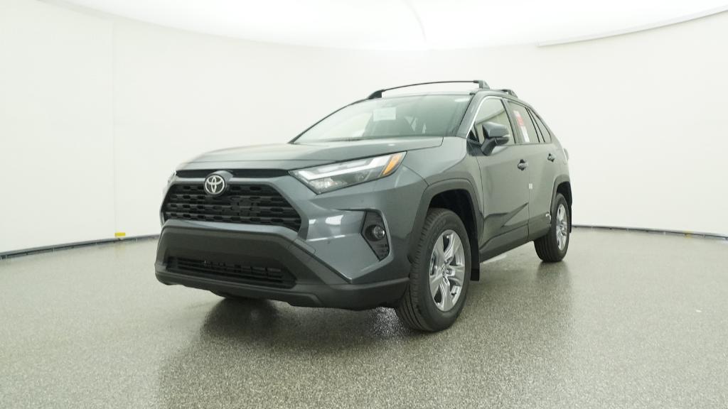 2025 Toyota RAV4 Hybrid XLE photo 3