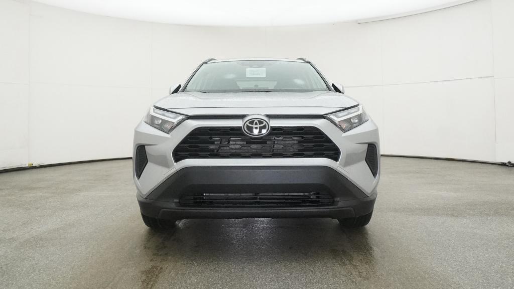 2025 Toyota RAV4 Hybrid XLE photo 2