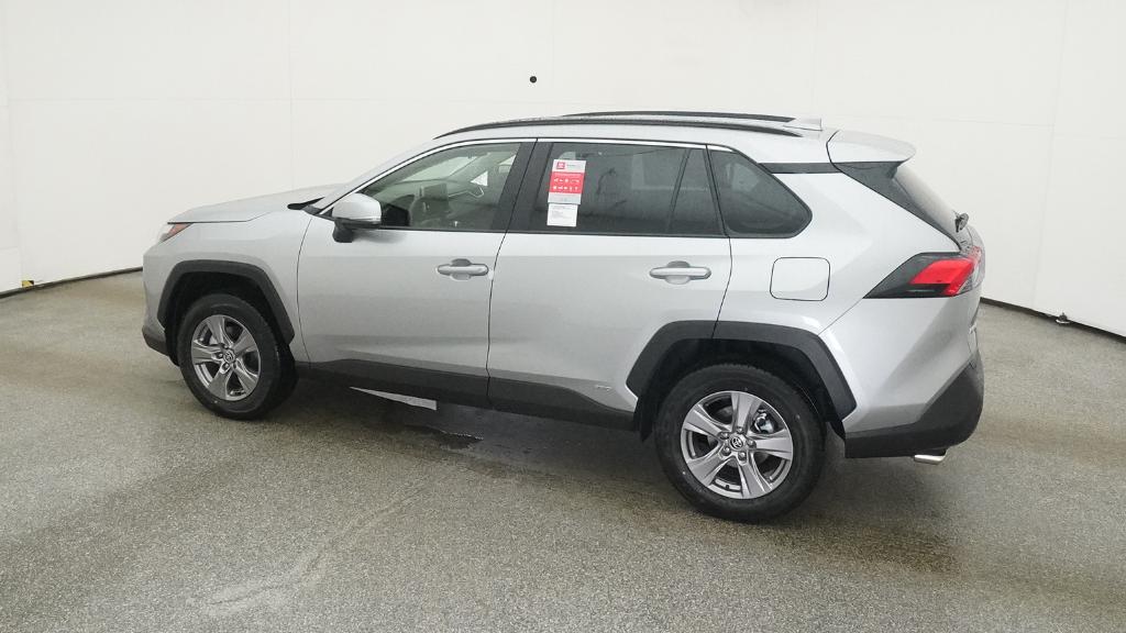 2025 Toyota RAV4 Hybrid XLE photo 10