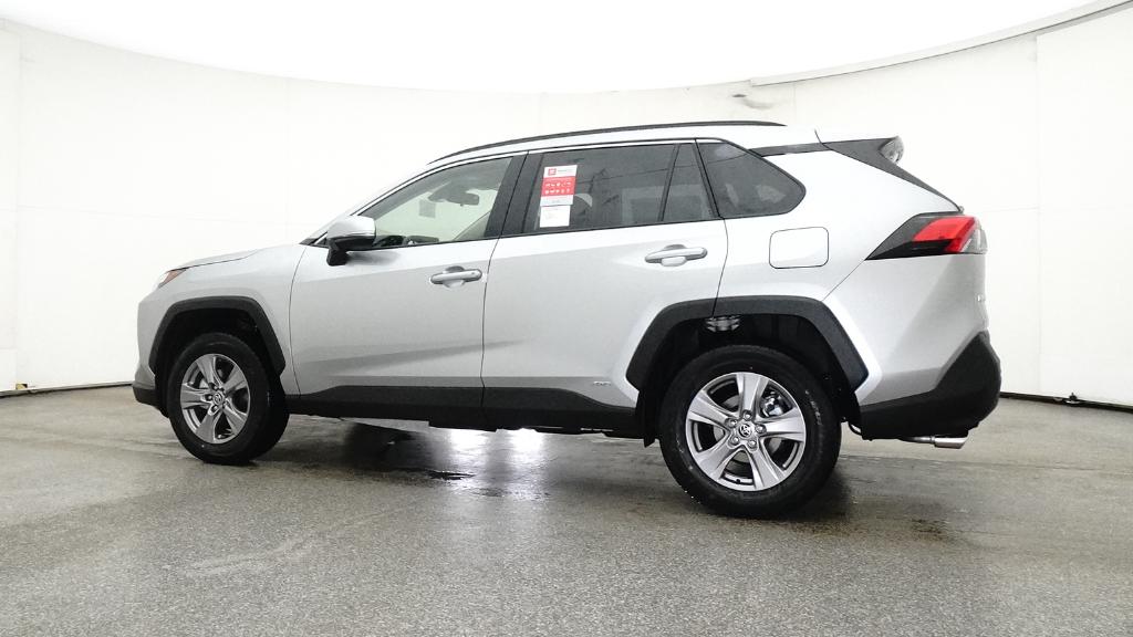 2025 Toyota RAV4 Hybrid XLE photo 11