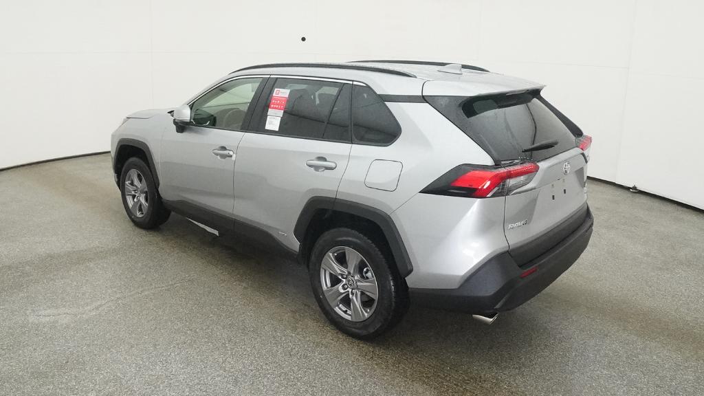 2025 Toyota RAV4 Hybrid XLE photo 12