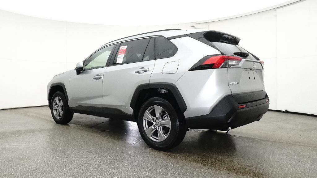 2025 Toyota RAV4 Hybrid XLE photo 13