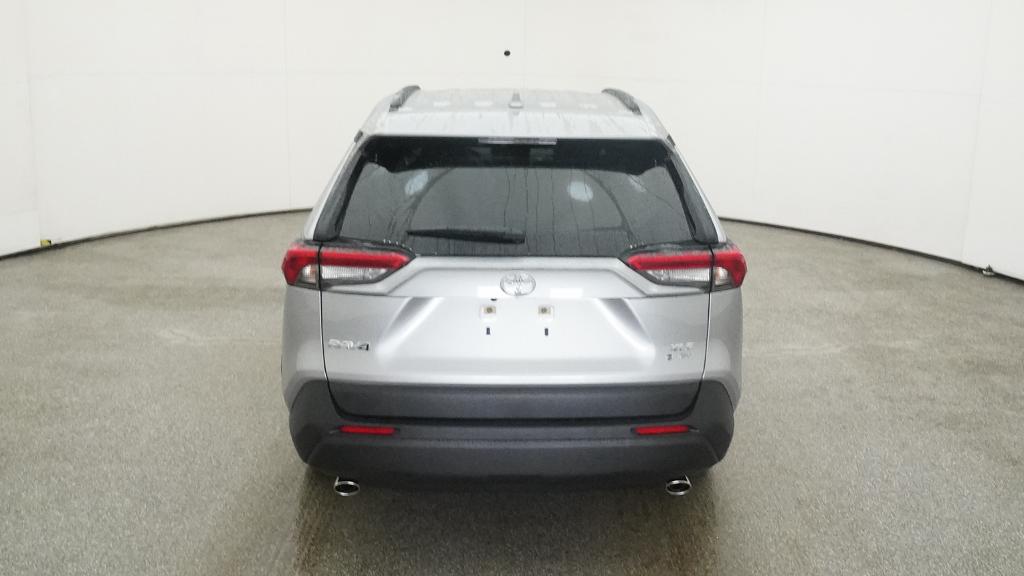 2025 Toyota RAV4 Hybrid XLE photo 17