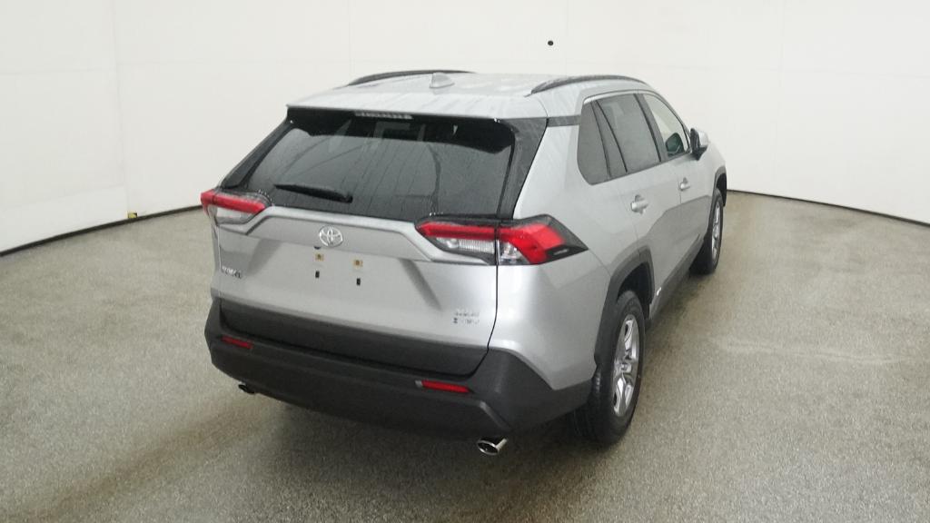 2025 Toyota RAV4 Hybrid XLE photo 18