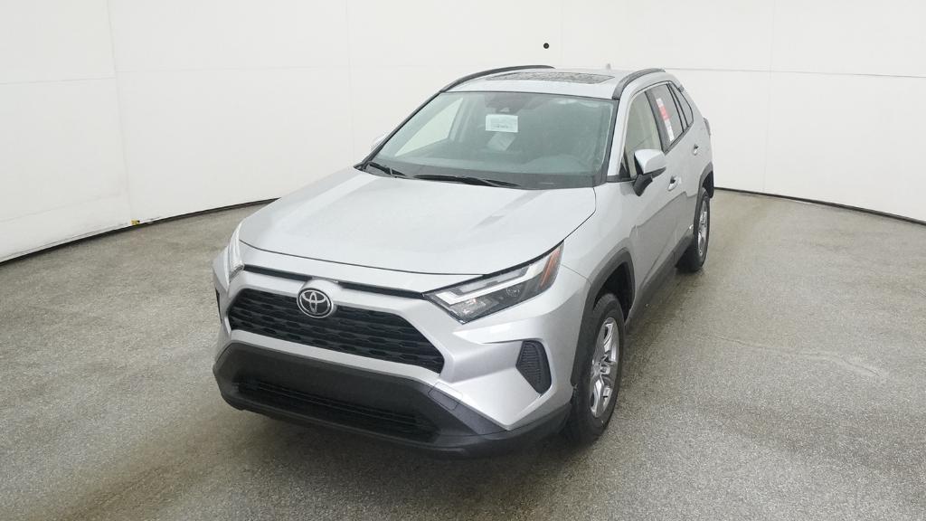 2025 Toyota RAV4 Hybrid XLE photo 4