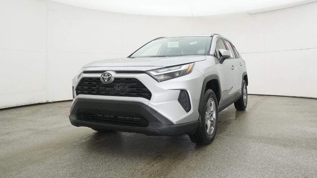 2025 Toyota RAV4 Hybrid XLE photo 3