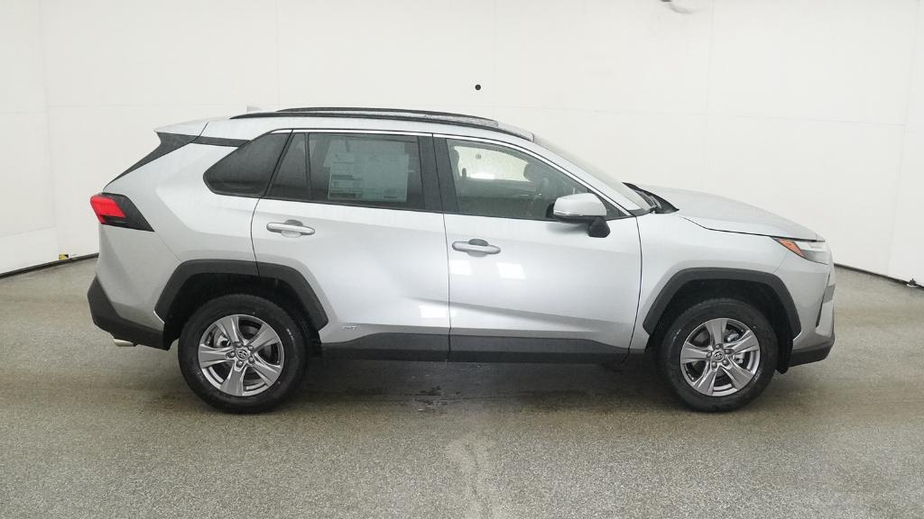 2025 Toyota RAV4 Hybrid XLE photo 24
