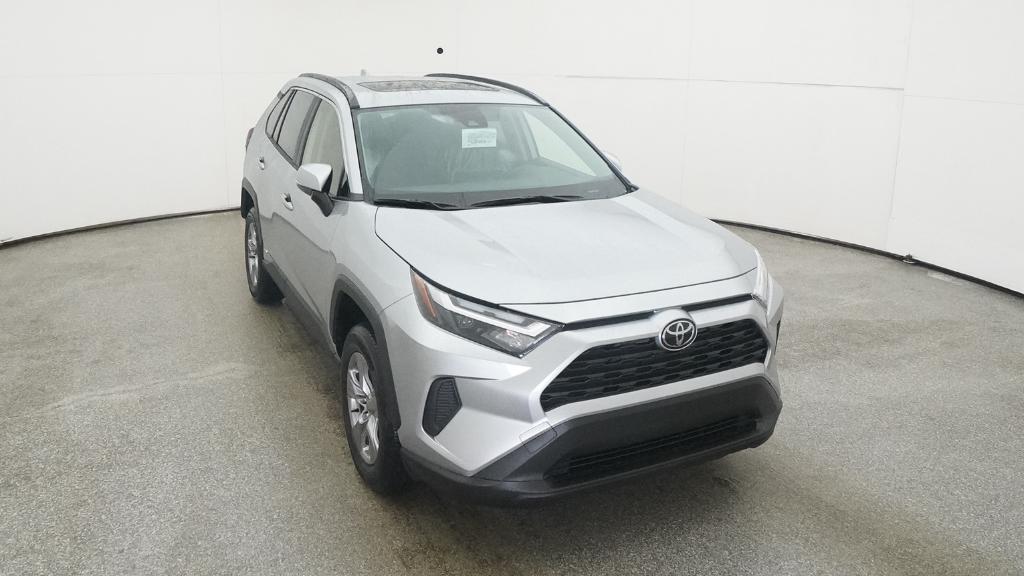 2025 Toyota RAV4 Hybrid XLE photo 31