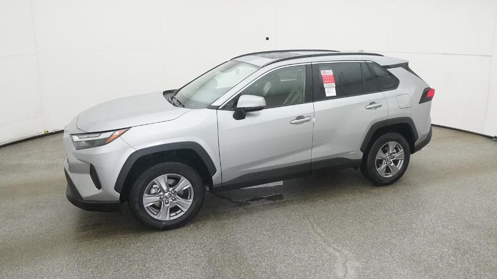2025 Toyota RAV4 Hybrid XLE photo 6