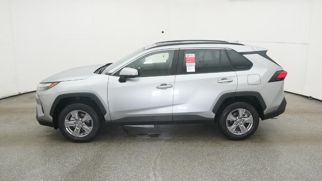 2025 Toyota RAV4 Hybrid XLE photo 8