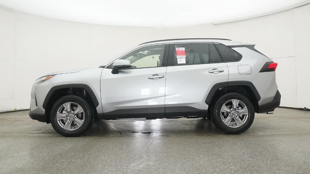 2025 Toyota RAV4 Hybrid XLE photo 9
