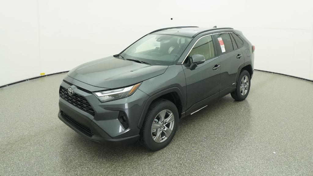 2025 Toyota RAV4 XLE's photo
