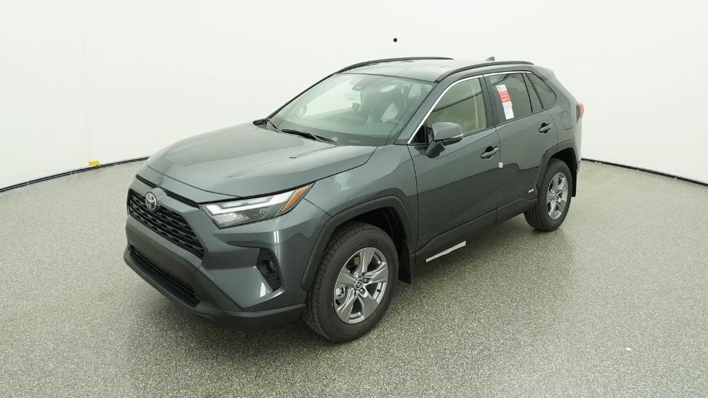 2025 Toyota RAV4 XLE's photo