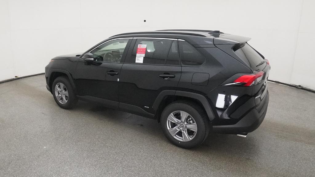 2025 Toyota RAV4 Hybrid XLE photo 8
