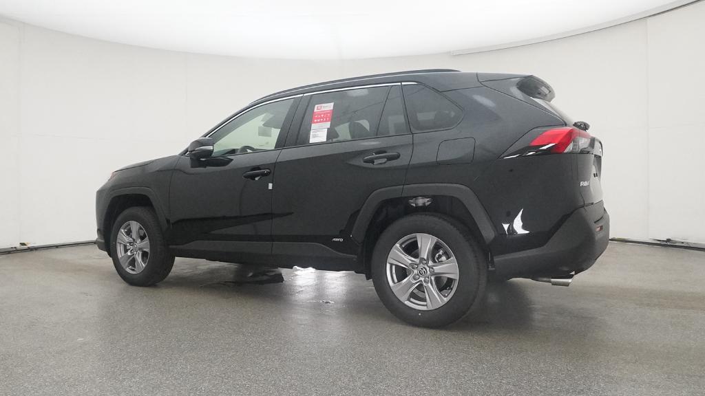 2025 Toyota RAV4 Hybrid XLE photo 6