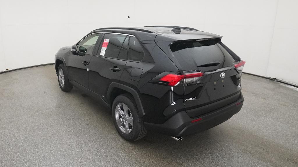 2025 Toyota RAV4 Hybrid XLE photo 5