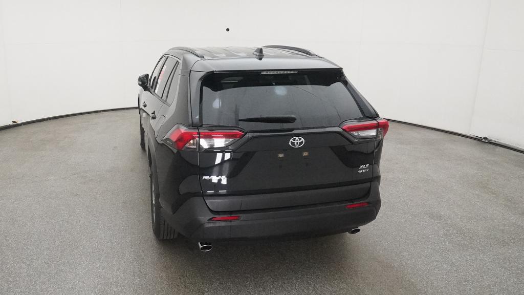 2025 Toyota RAV4 Hybrid XLE photo 3