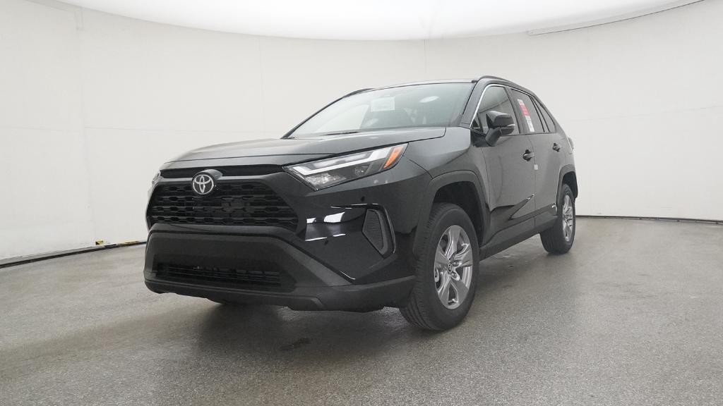 2025 Toyota RAV4 Hybrid XLE photo 13