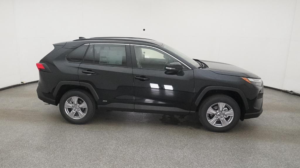 2025 Toyota RAV4 Hybrid XLE photo 7