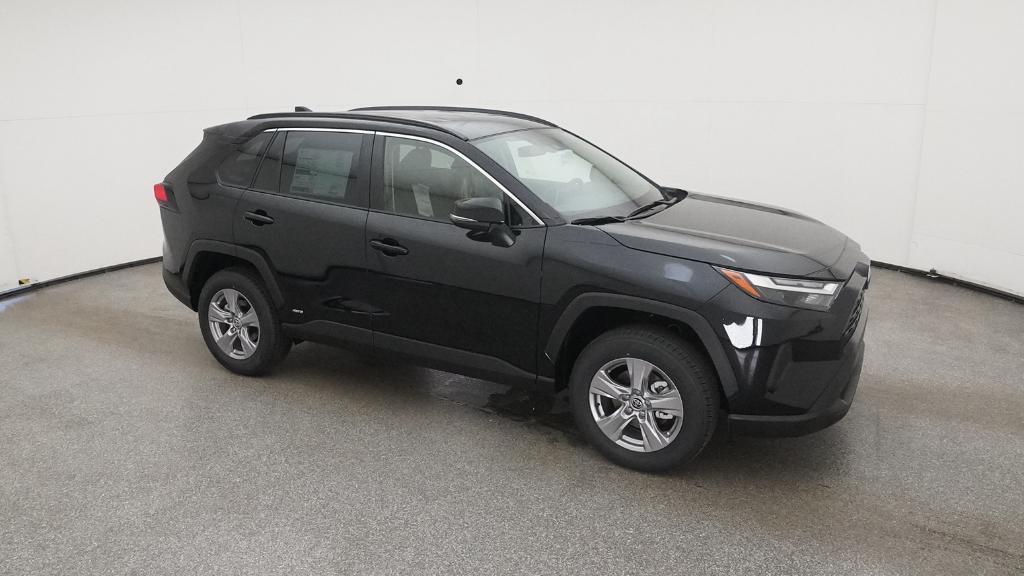 2025 Toyota RAV4 Hybrid XLE photo 16
