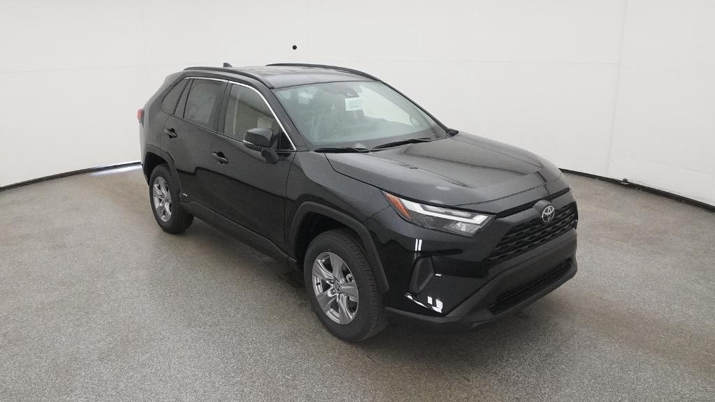 2025 Toyota RAV4 Hybrid XLE photo 4