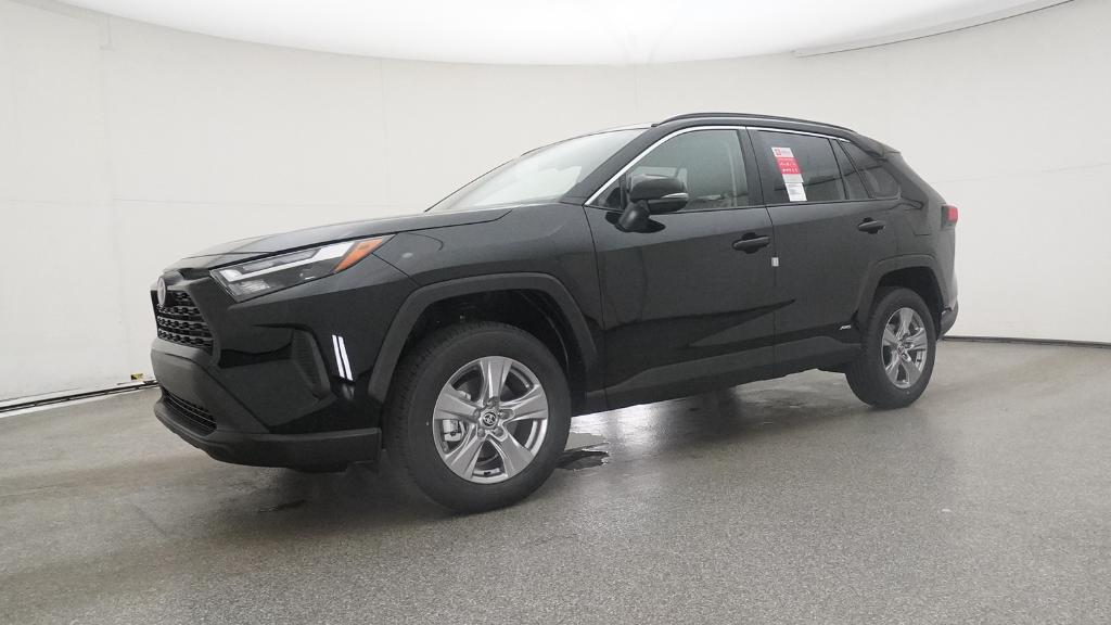 2025 Toyota RAV4 Hybrid XLE photo 2