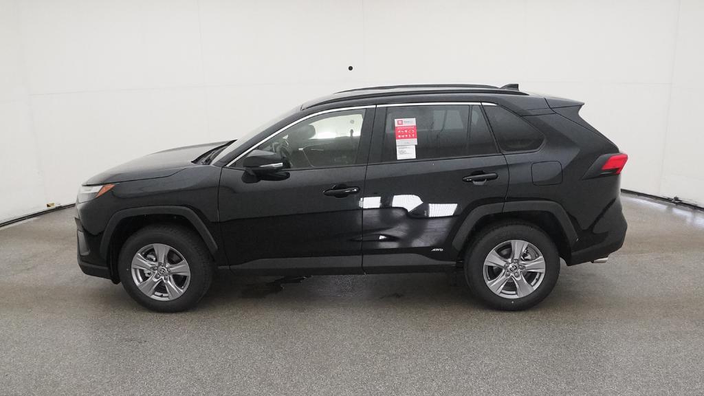 2025 Toyota RAV4 Hybrid XLE photo 17