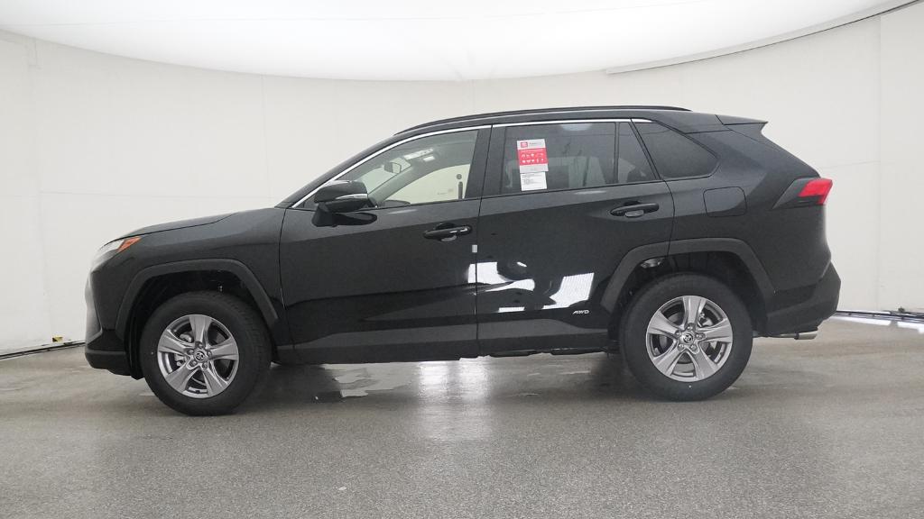 2025 Toyota RAV4 Hybrid XLE photo 31