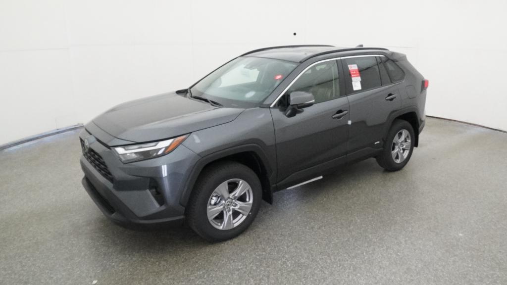 2025 Toyota RAV4 XLE's photo
