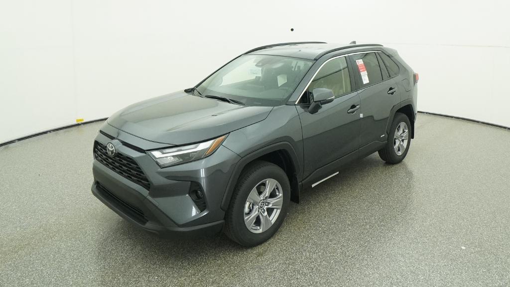 2025 Toyota RAV4 XLE's photo