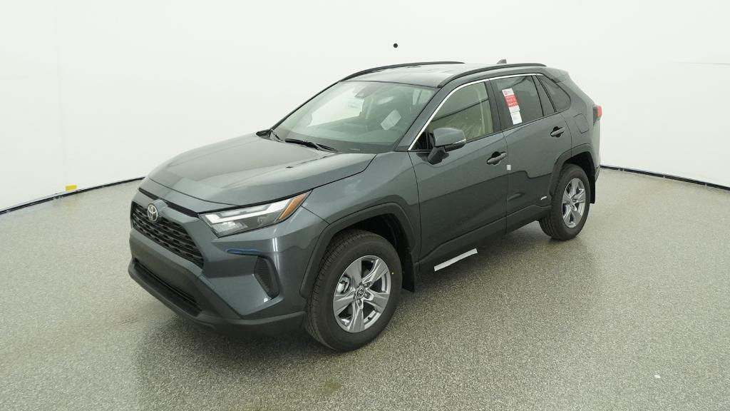 2025 Toyota RAV4 XLE's photo