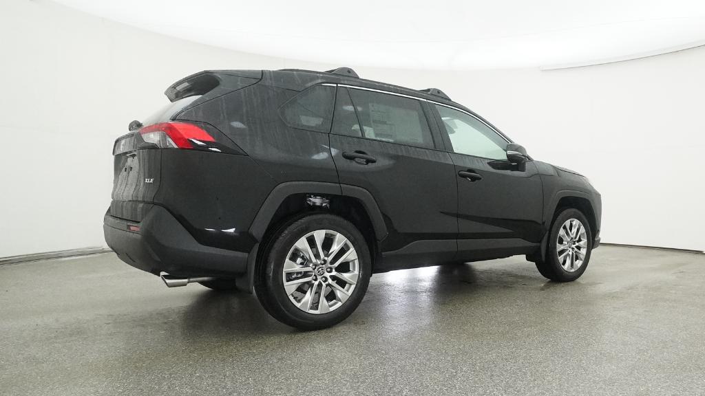 2025 Toyota RAV4 XLE Premium photo 17