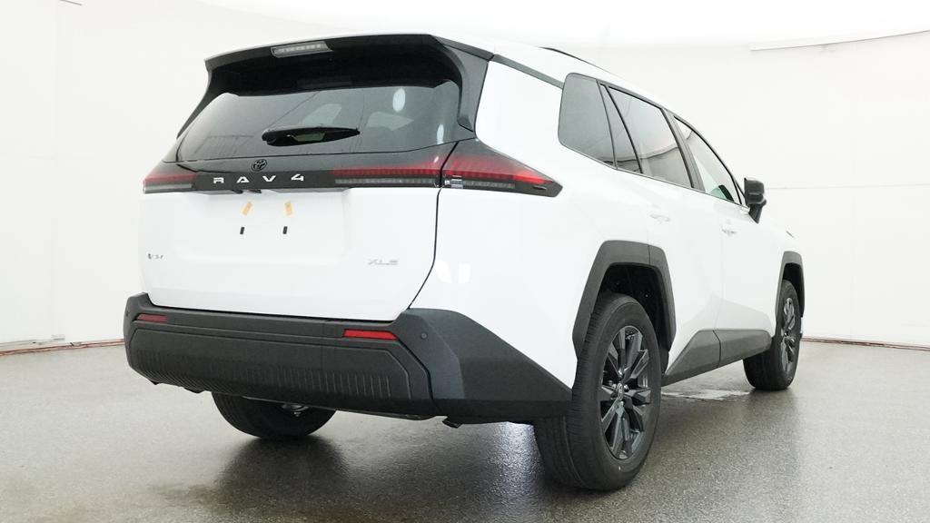 New 2026 Ice Cap Toyota XLE Premium image 21