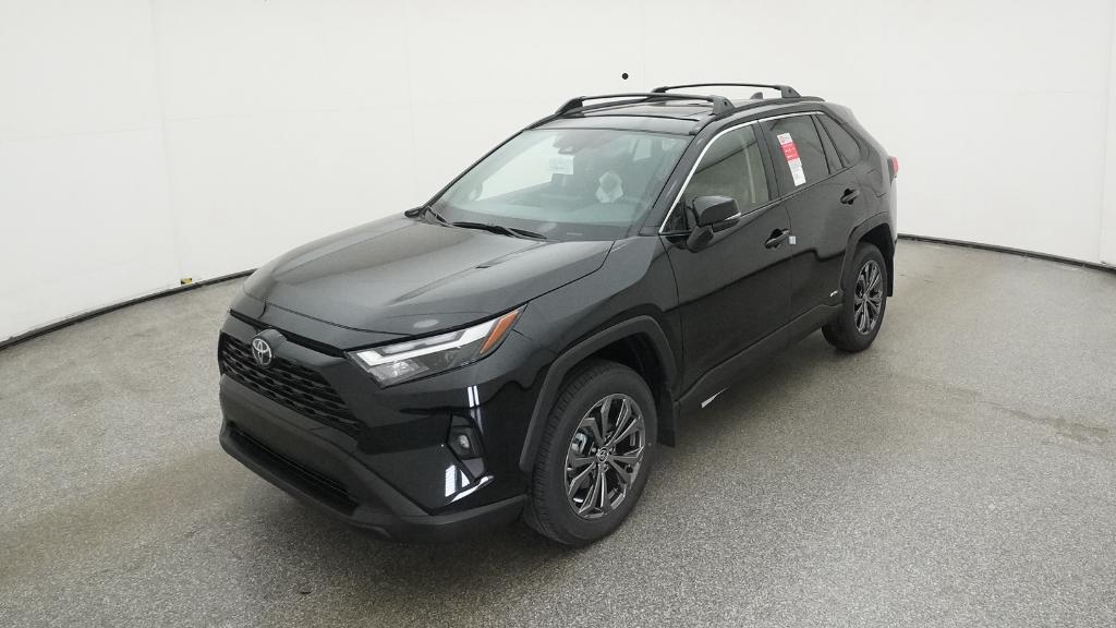 2025 Toyota RAV4 Hybrid LE photo 4