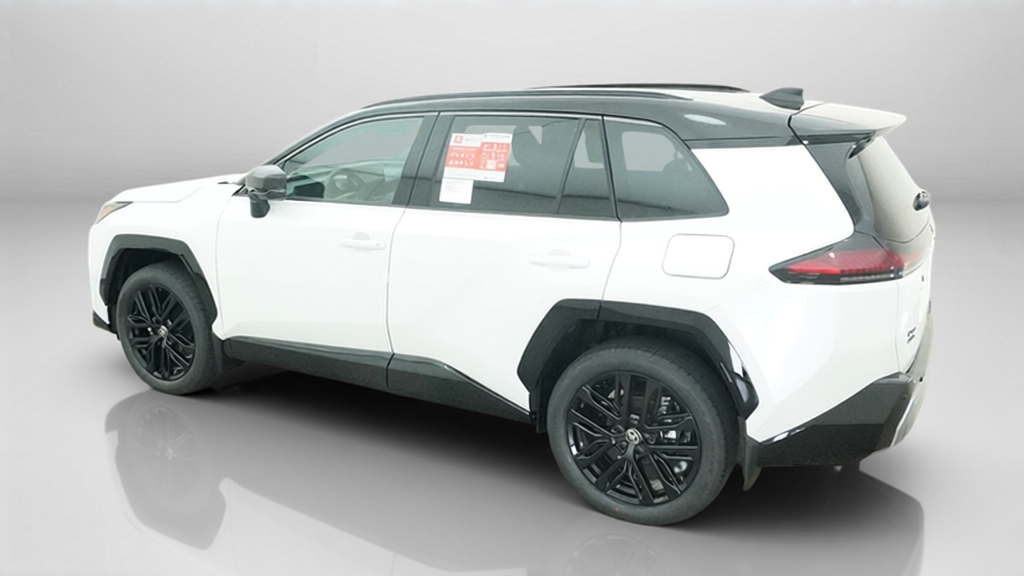 New 2026 Wind Chill Pearl with Midnight Black Metallic roof <sup>1</sup> Toyota  XSE image 15
