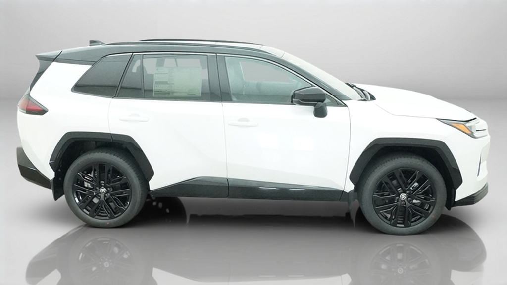 New 2026 Wind Chill Pearl with Midnight Black Metallic roof <sup>1</sup> Toyota  XSE image 7