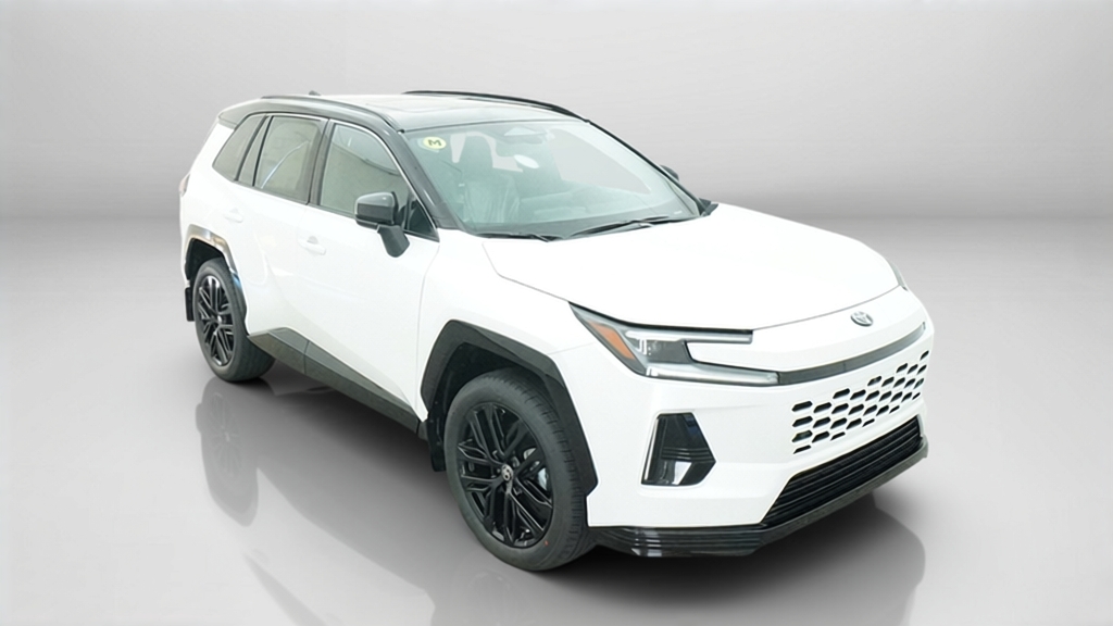 New 2026 Wind Chill Pearl with Midnight Black Metallic roof <sup>1</sup> Toyota  XSE image 5