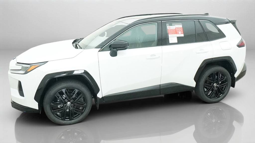 New 2026 Wind Chill Pearl with Midnight Black Metallic roof <sup>1</sup> Toyota  XSE image 3