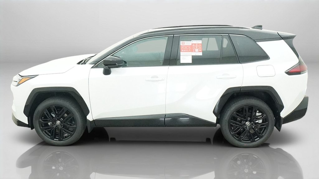 New 2026 Wind Chill Pearl with Midnight Black Metallic roof <sup>1</sup> Toyota  XSE image 2