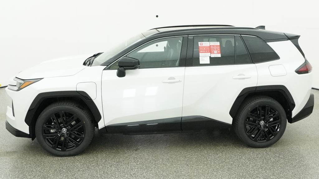 New 2026 Wind Chill Pearl with Midnight Black Metallic roof <sup>1</sup> Toyota  XSE image 3