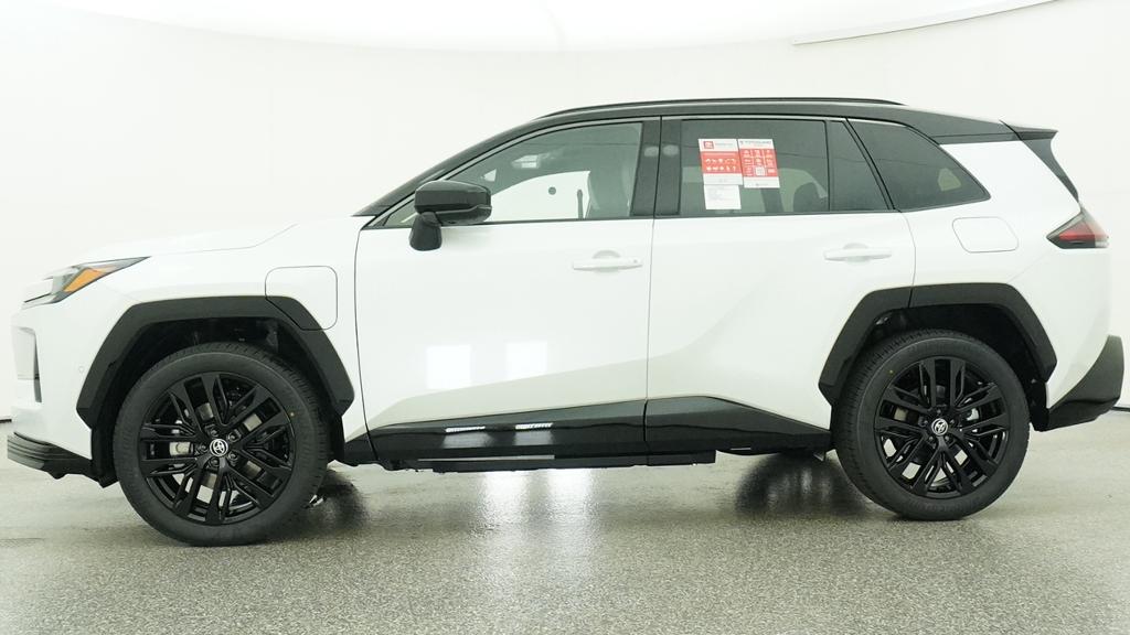 New 2026 Wind Chill Pearl with Midnight Black Metallic roof <sup>1</sup> Toyota  XSE image 2