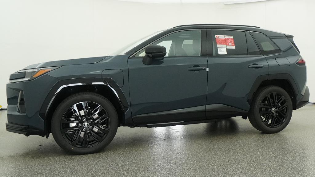New 2026 Storm Cloud with Midnight Black Metallic roof <sup>1</sup> Toyota  XSE image 4