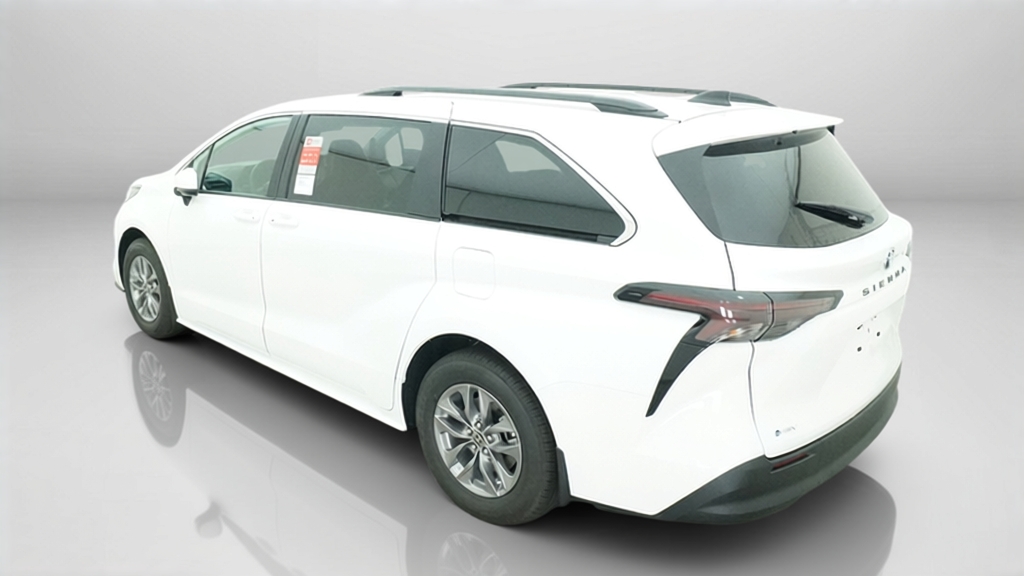 2026 Toyota Sienna LE Mini-van, Passenger Slide 6