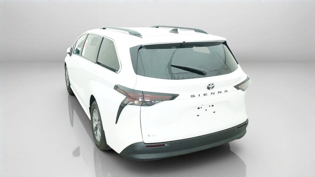 2026 Toyota Sienna LE Mini-van, Passenger Slide 7