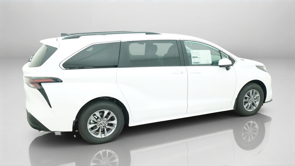 2026 Toyota Sienna LE Mini-van, Passenger Slide 11