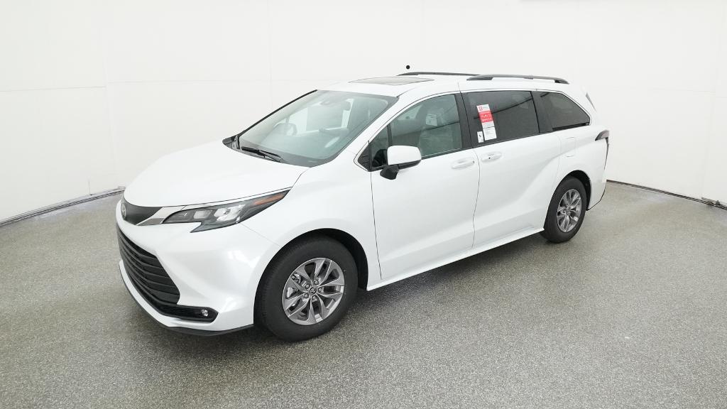 2026 Toyota Sienna XLE's photo