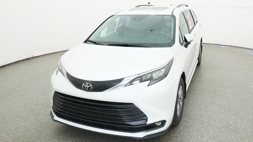 New 2026 Wind Chill Pearl <sup>1</sup> Toyota  XLE image 20